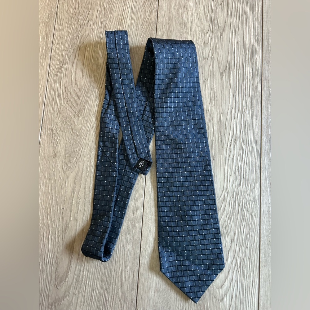 Bugatti Blue and White Geometric Tie